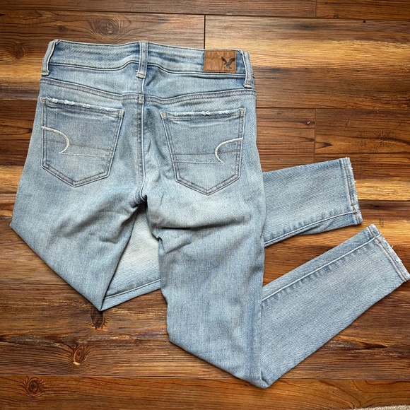 American Eagle Lightwash Jeggings - Picture 4 of 7